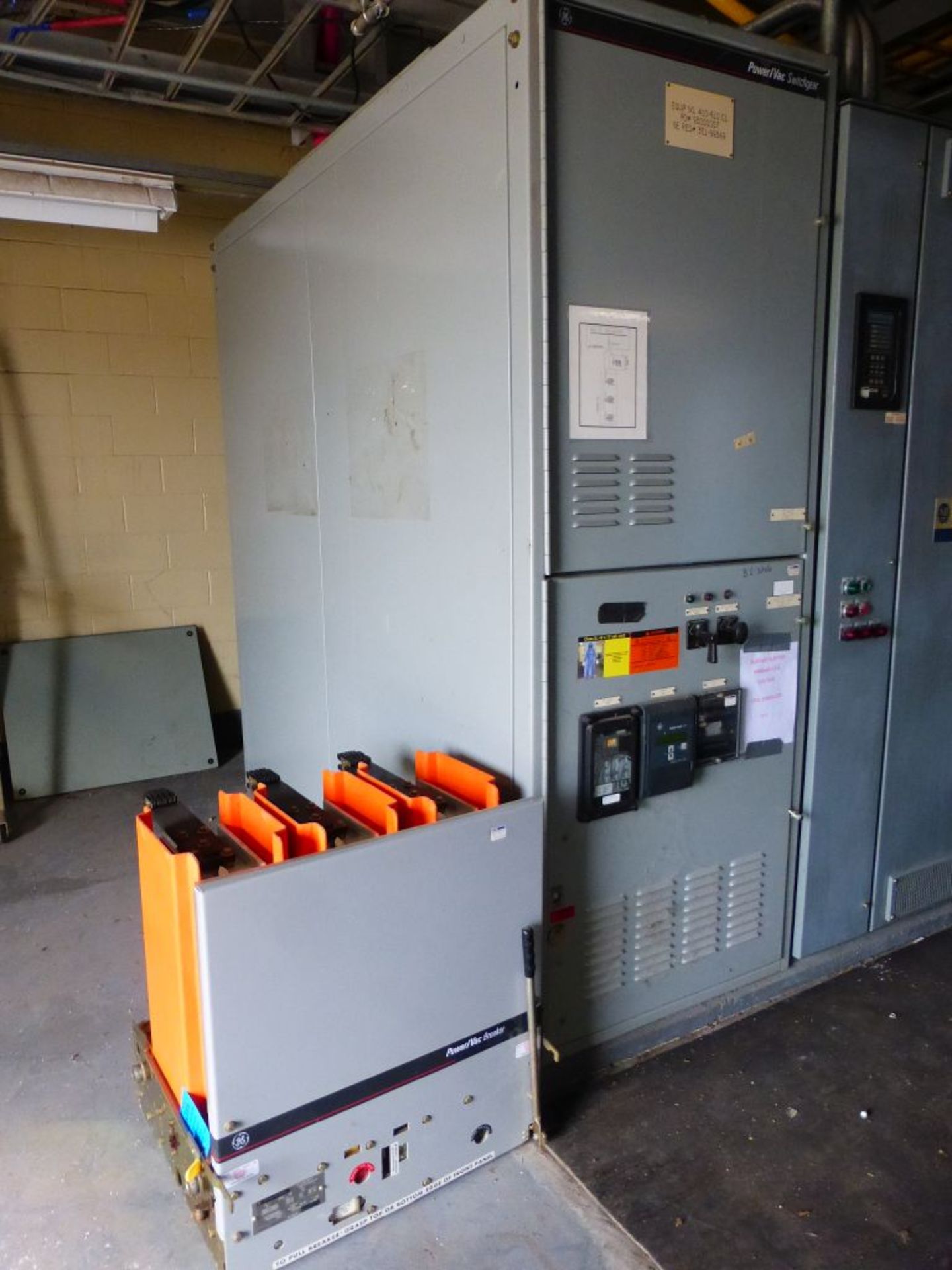 GE Powervac Switchgear w/ VB1 13.8-1000-3, 15KV, 1200A Breaker