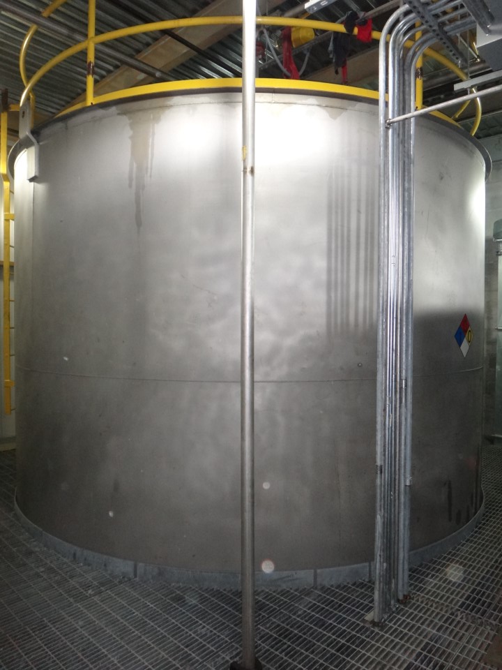 31,000 304 Stainless Vertical Tank