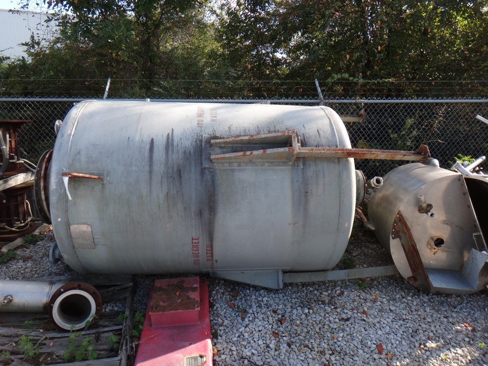 1,338 Gallon 304 Stainless Vertical Tank