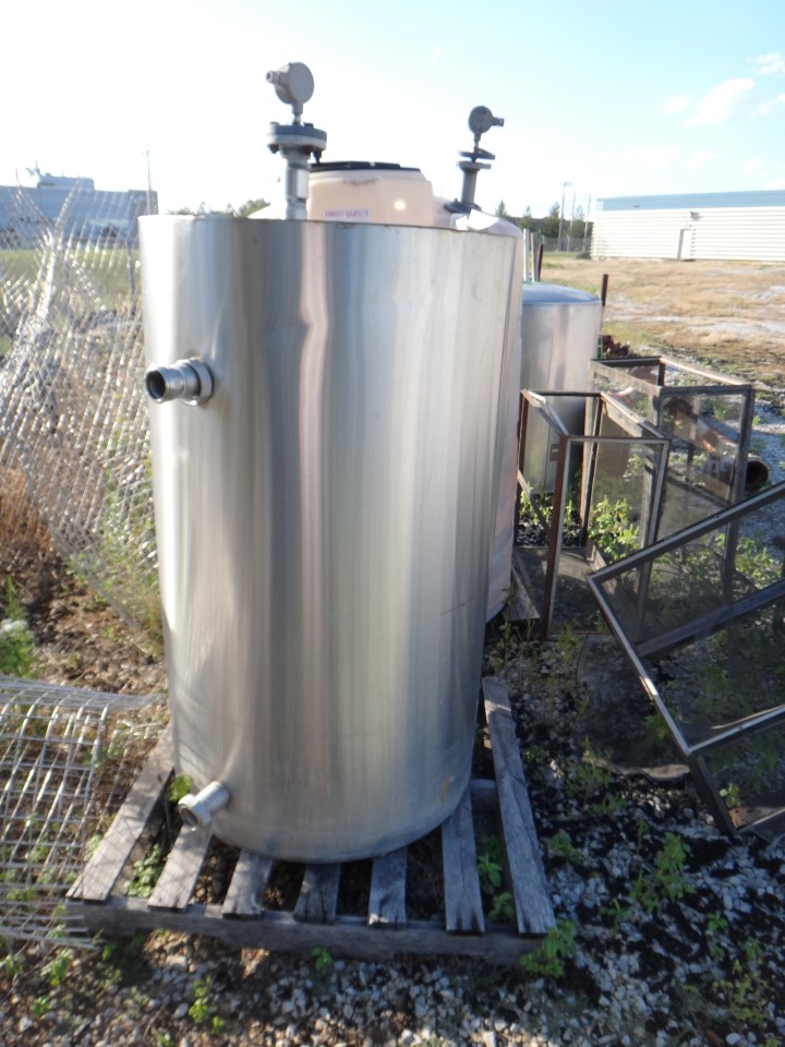 264 Gallon 304 Stainless Vertical Tank
