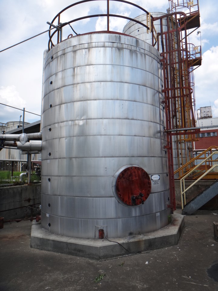 12,700 gallon steel tank