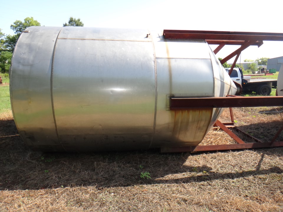 4,390 Gallon Stainless Steel Vertical Tank