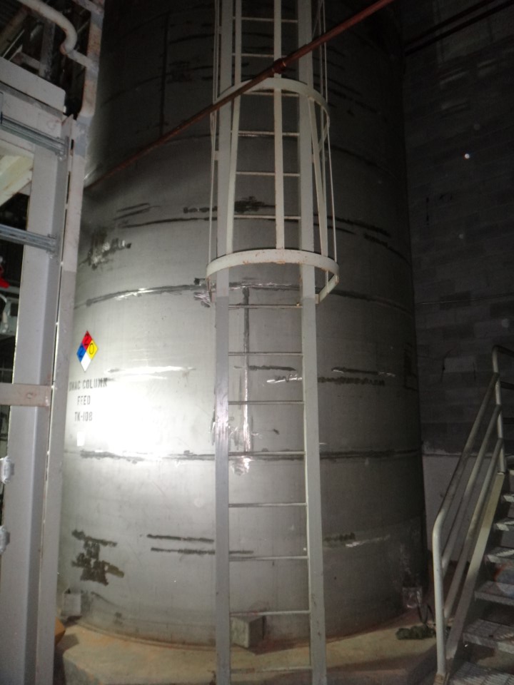 15,000 Gallon 304 Stainless Vertical Tank