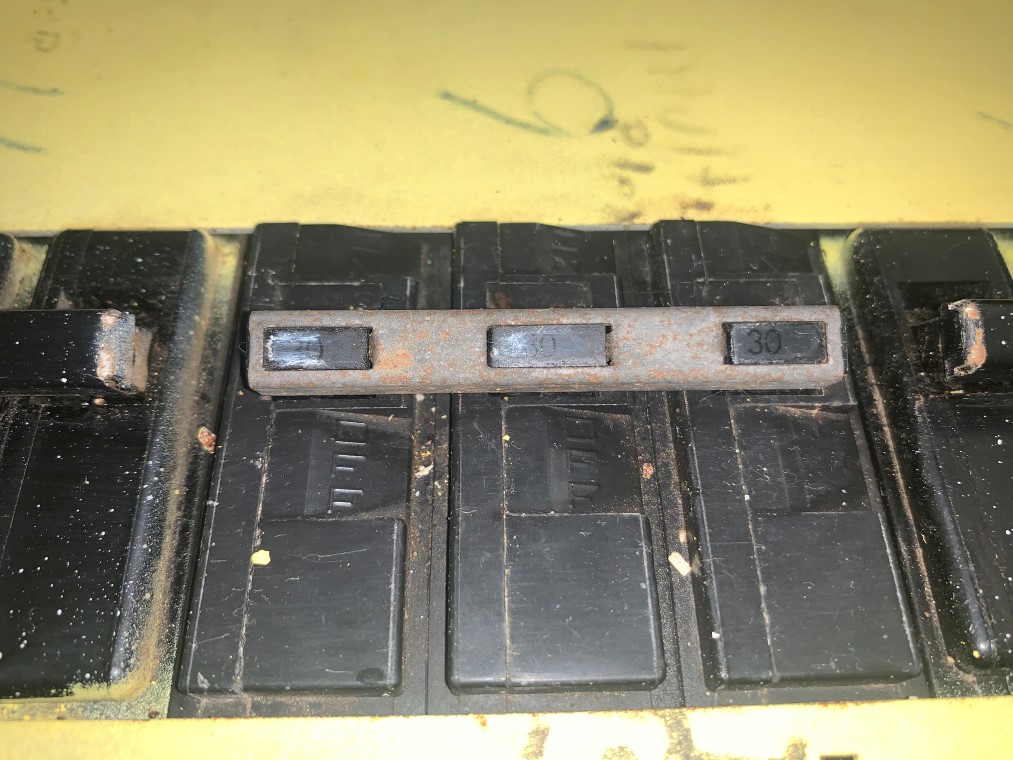 Circuit Breaker Light Panel, 400A Capacity, 120/208V, 30 Spaces ...