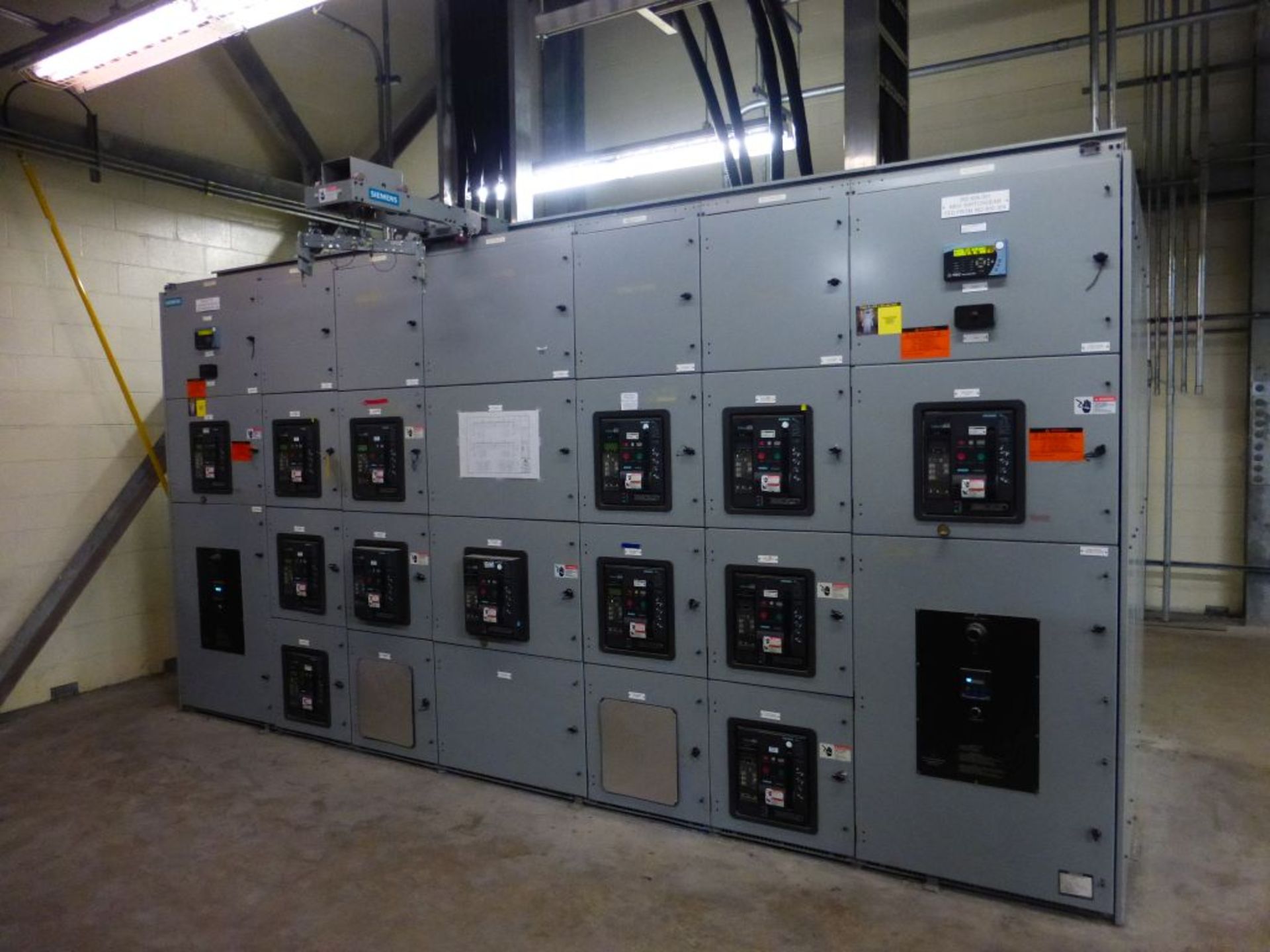 4000 Amp Siemens WL Switchgear, 7 Section, 4000/1600A Breakers,